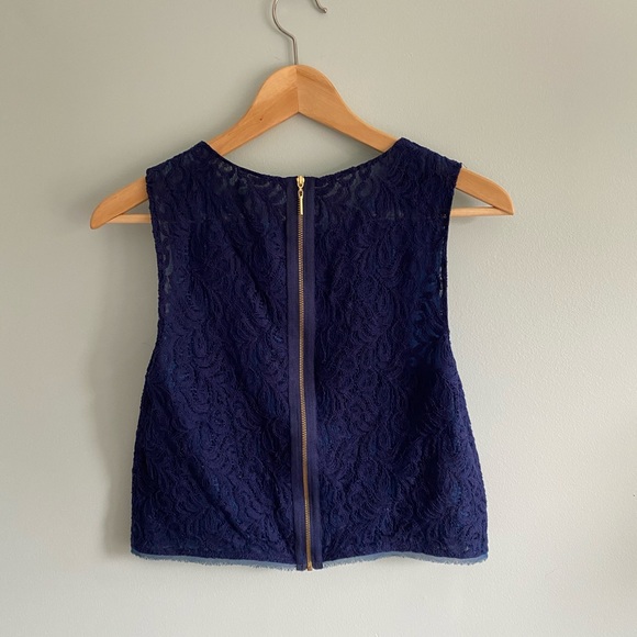 Sleeveless lace crop top - Picture 2 of 4